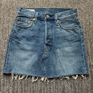 Levi’s Denim Deconstructed Mini Skirt w/ Raw Hem Size 26 Boho Y2K Indie 80s 90s